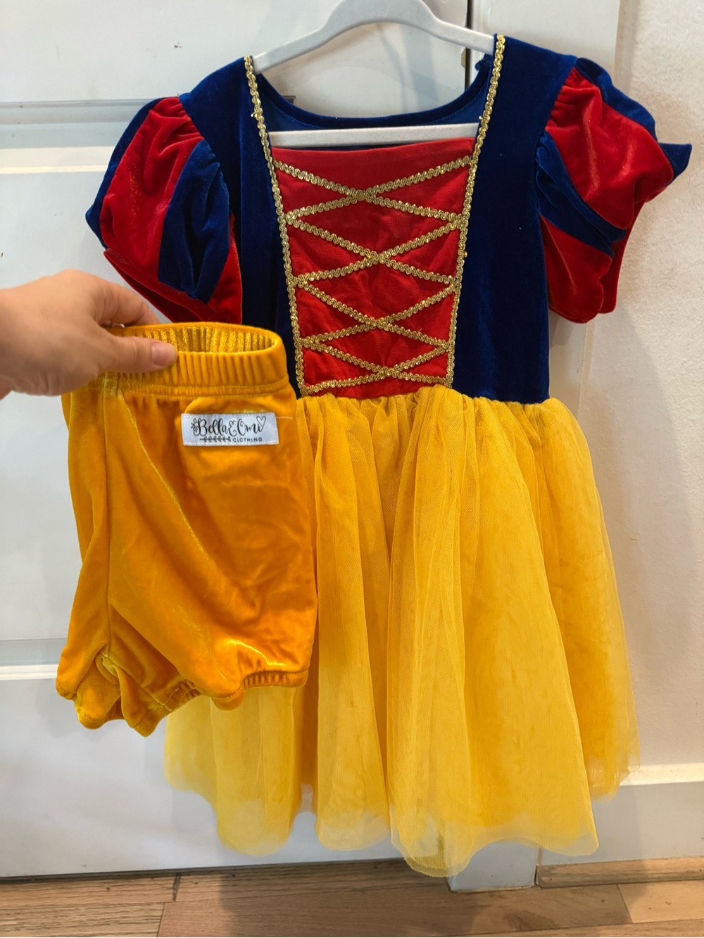 Bella & Omi Snow White Princess Costume Dress Size 6 + Matching Shorts